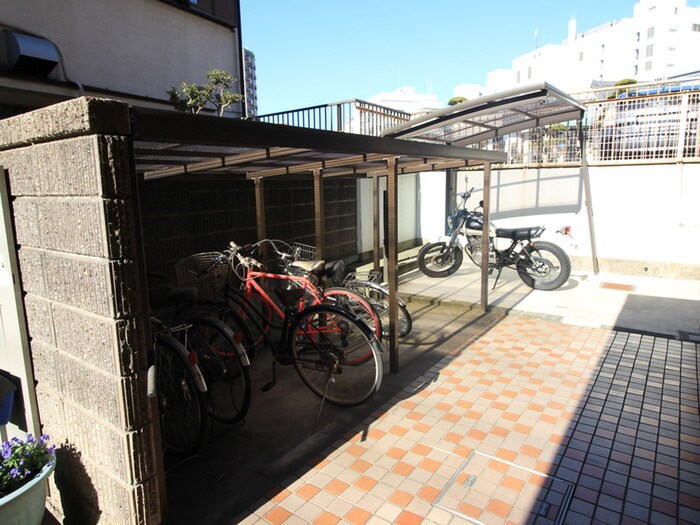 物件外観写真4　(駐輪場)