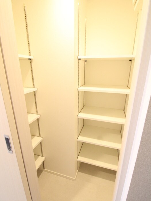 物件内観写真16　(収納)