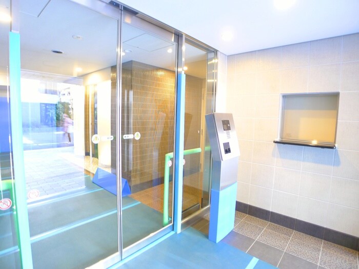 物件外観写真6　(エントランス部分)