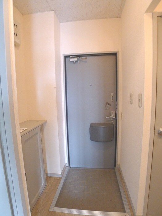 物件内観写真13　(玄関)