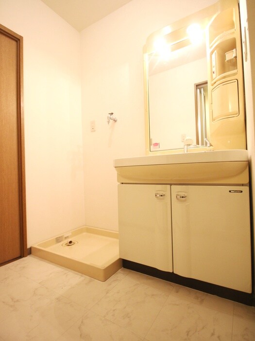 物件内観写真14　(洗濯機置場)