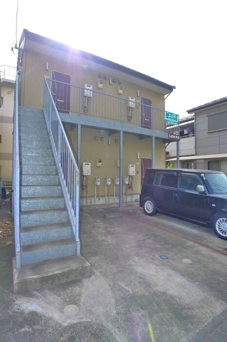 物件外観写真6　(エントランス部分)