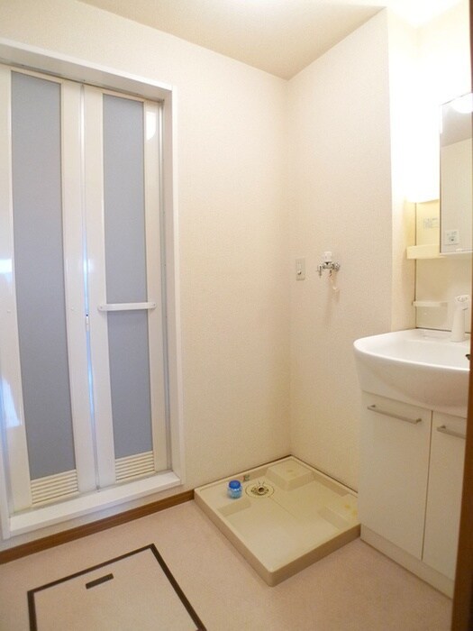 物件内観写真14　(洗濯機置場)