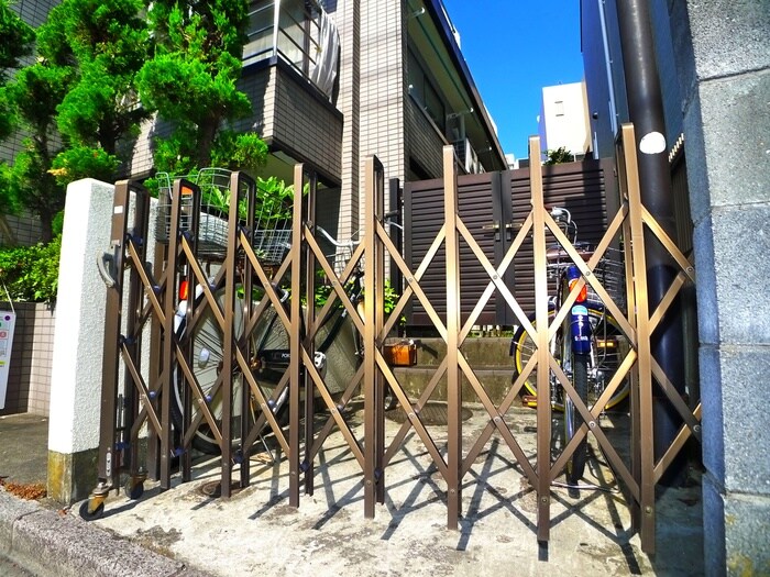 物件外観写真5　(駐輪場)