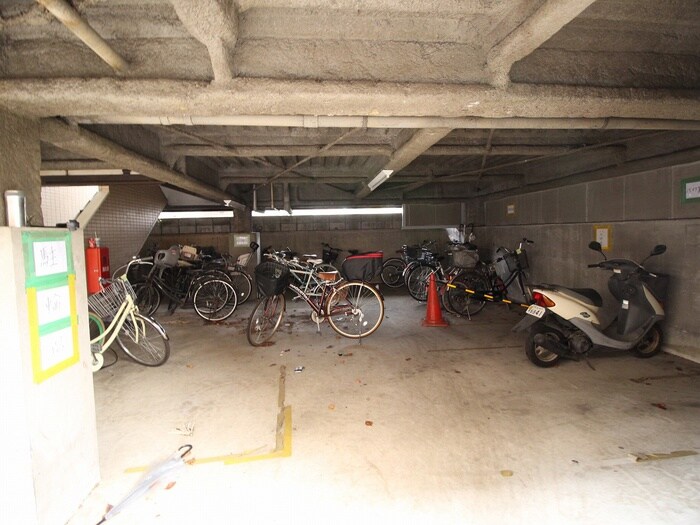 物件外観写真5　(駐輪場)