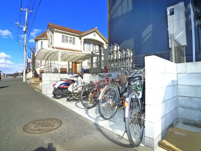 物件外観写真5　(駐輪場)