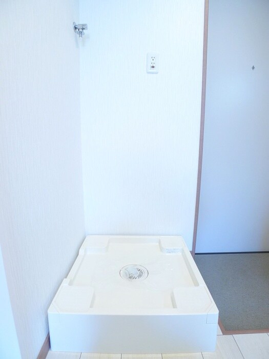 物件内観写真16　(洗濯機置場)