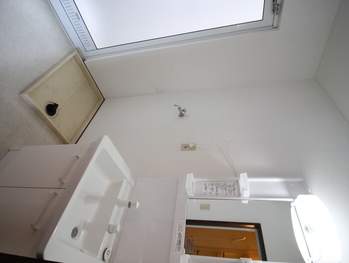 物件内観写真12　(洗濯機置場)