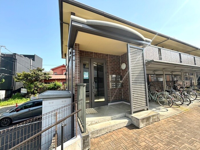 物件外観写真3　(エントランス部分)