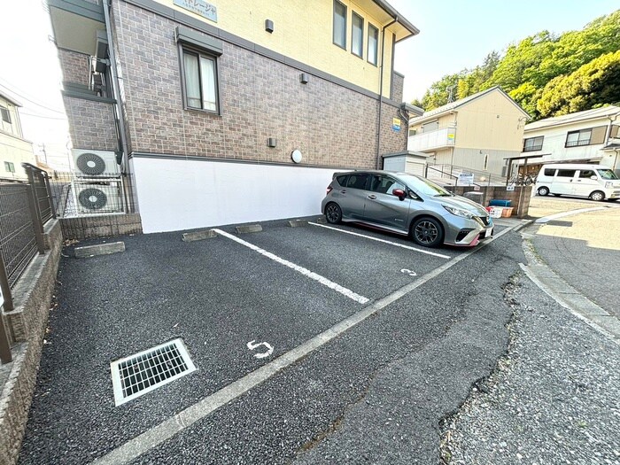 物件外観写真6　(駐車場)