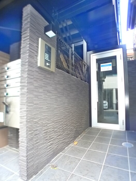 物件外観写真3　(エントランス部分)