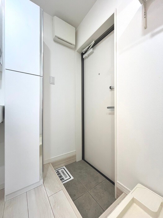 物件内観写真16　(玄関)
