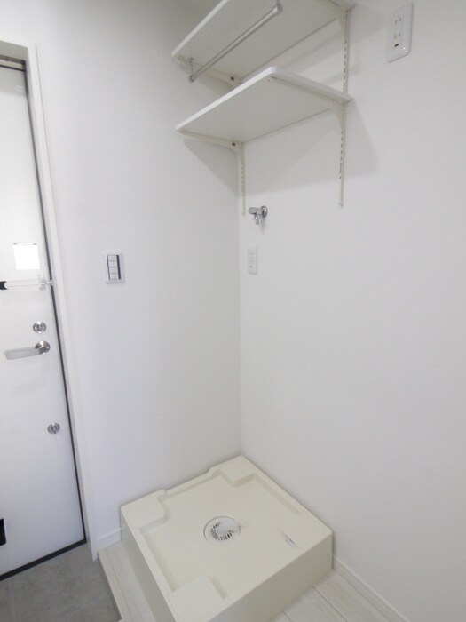 物件内観写真17　(洗濯機置場)