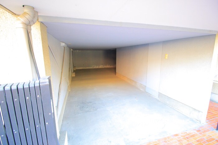 物件外観写真3　(駐車場)