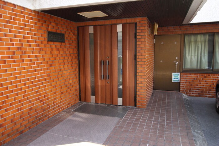 物件外観写真4　(エントランス部分)