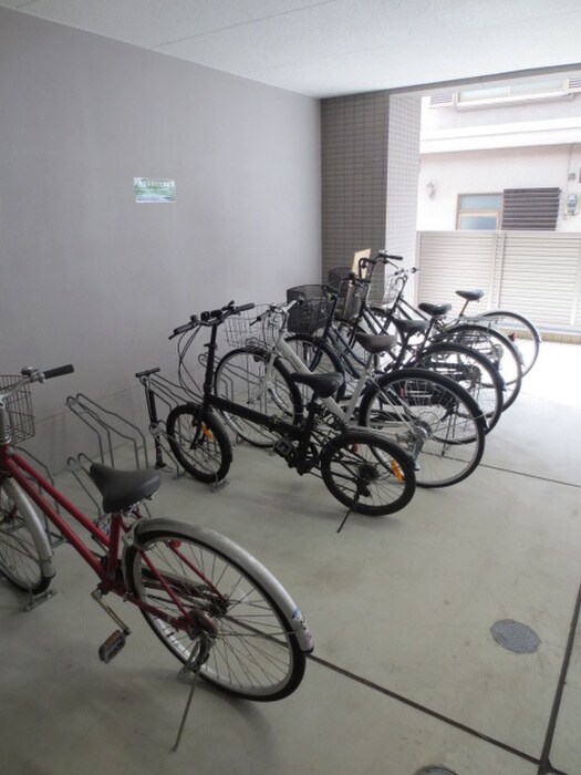 物件外観写真5　(駐輪場)