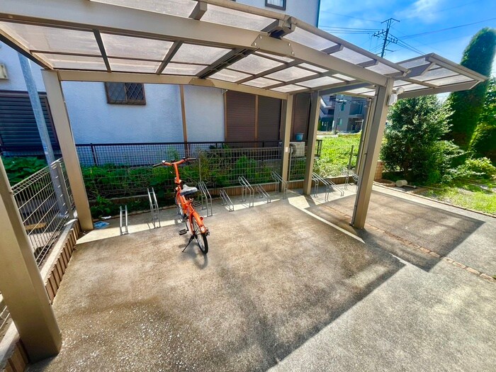 物件外観写真6　(駐輪場)