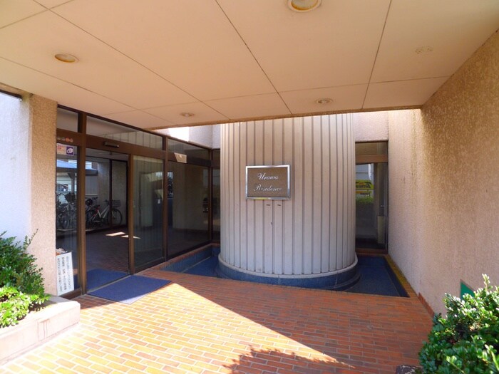 物件外観写真3　(エントランス部分)