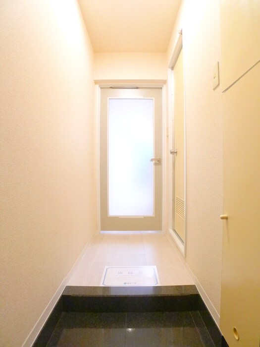 物件内観写真14　(玄関)