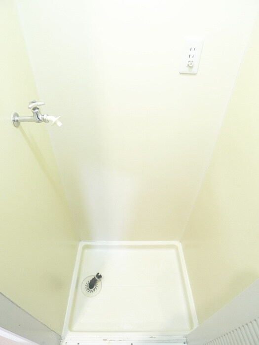 物件内観写真18　(洗濯機置場)