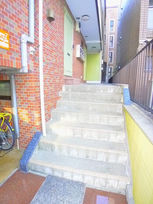 物件外観写真3　(エントランス部分)