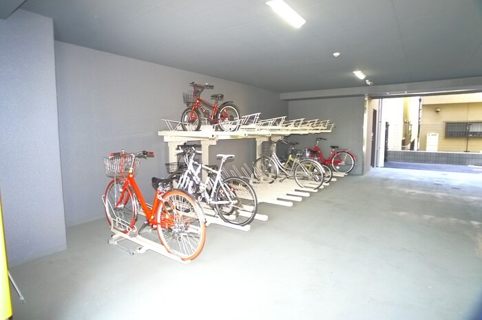 物件外観写真4　(駐輪場)