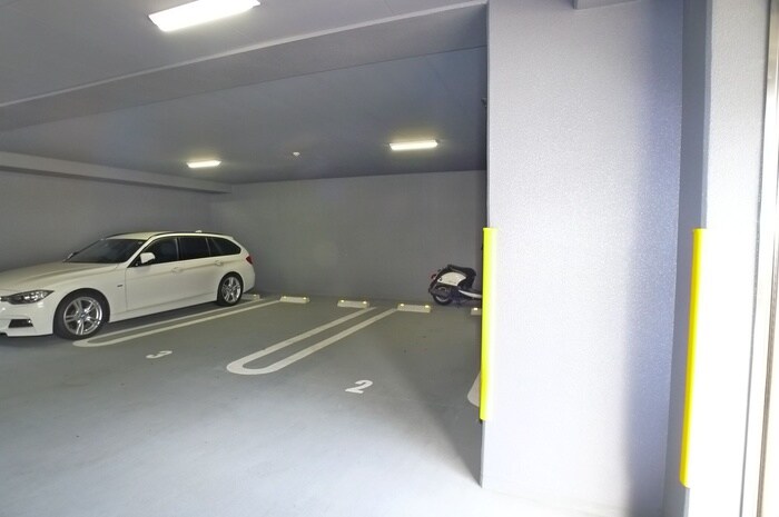 物件外観写真5　(駐車場)