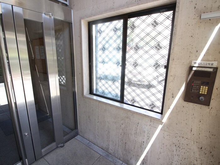 物件外観写真4　(エントランス部分)