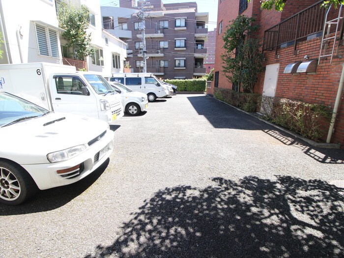 物件外観写真5　(駐車場)