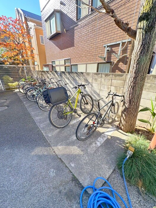 物件外観写真6　(駐輪場)