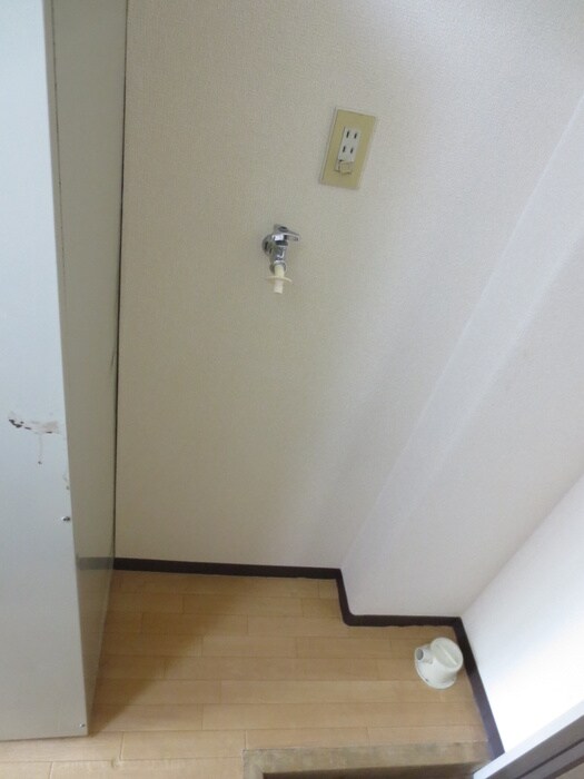 物件内観写真13　(洗濯機置場)