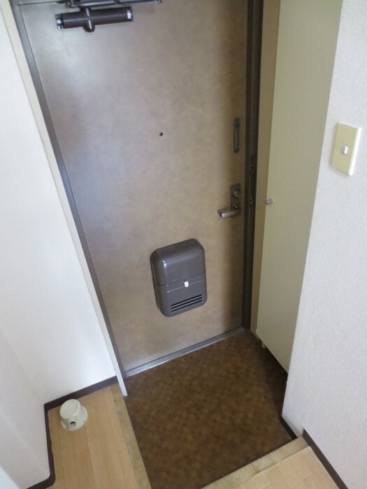 物件内観写真14　(玄関)