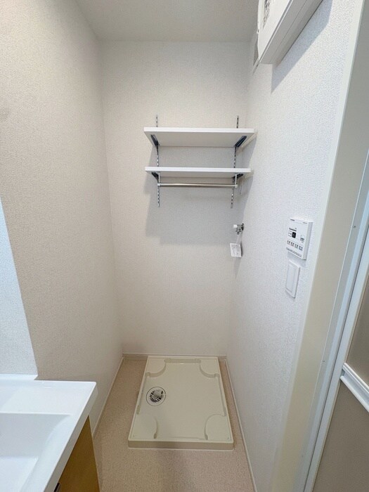 物件内観写真16　(洗濯機置場)