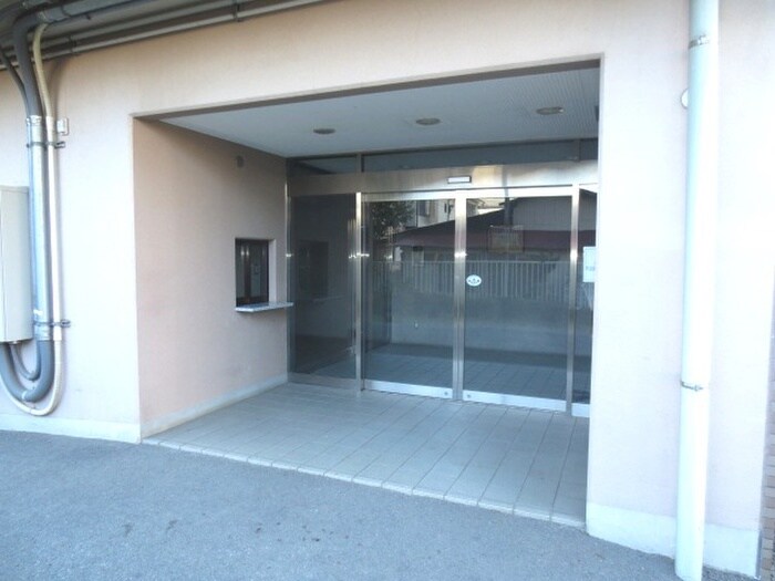 物件外観写真4　(エントランス部分)