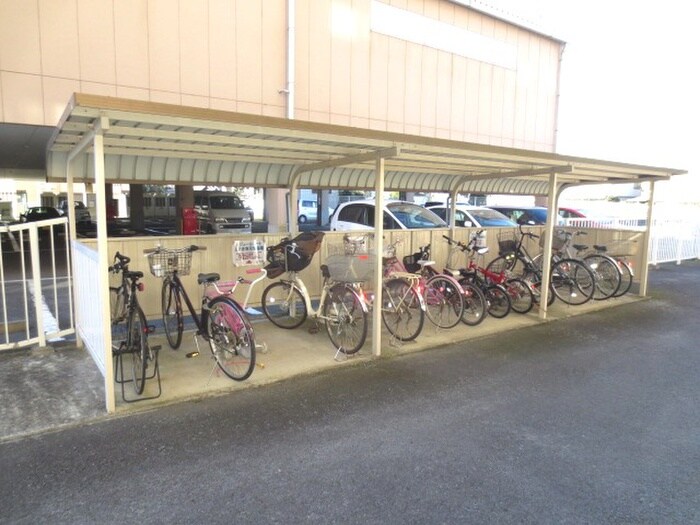 物件外観写真5　(駐輪場)