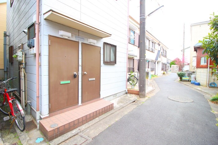 物件外観写真3　(エントランス部分)