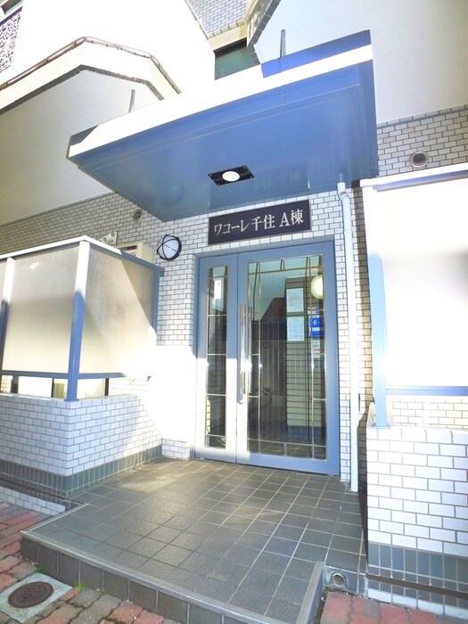 物件外観写真3　(エントランス部分)