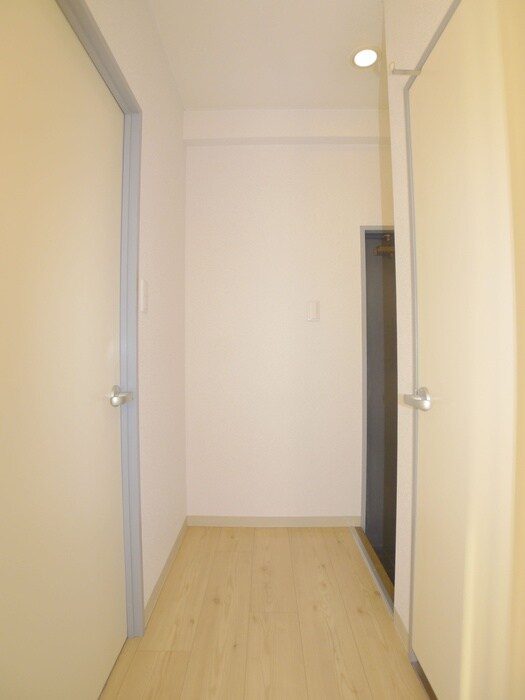 物件内観写真18　(廊下)