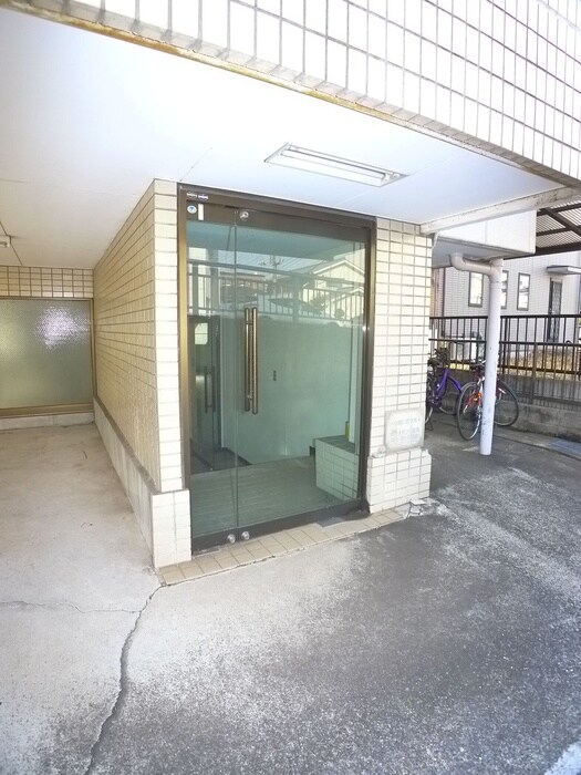 物件外観写真2　(エントランス部分)