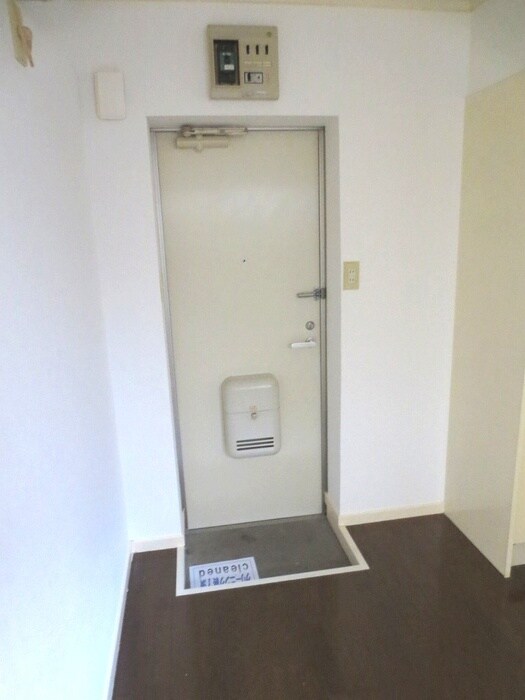 物件内観写真10　(玄関)