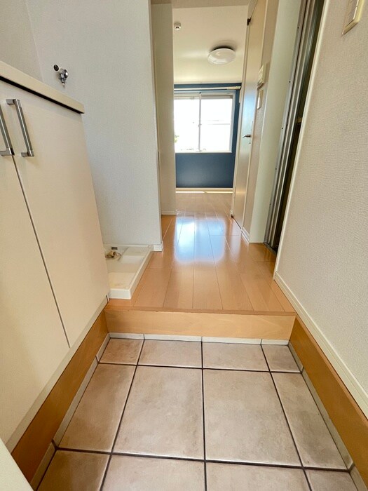 物件内観写真10　(玄関)