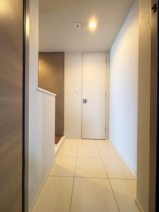 物件内観写真7　(玄関)