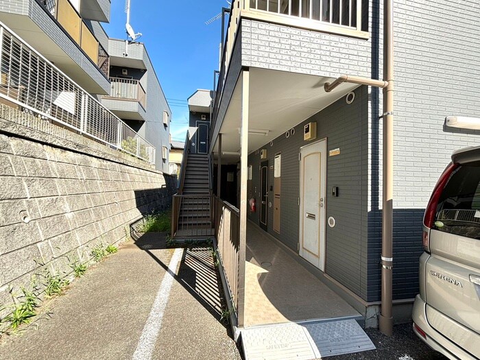 物件外観写真4　(エントランス部分)