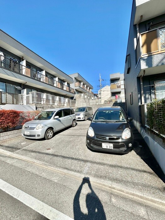 物件外観写真4　(駐車場)