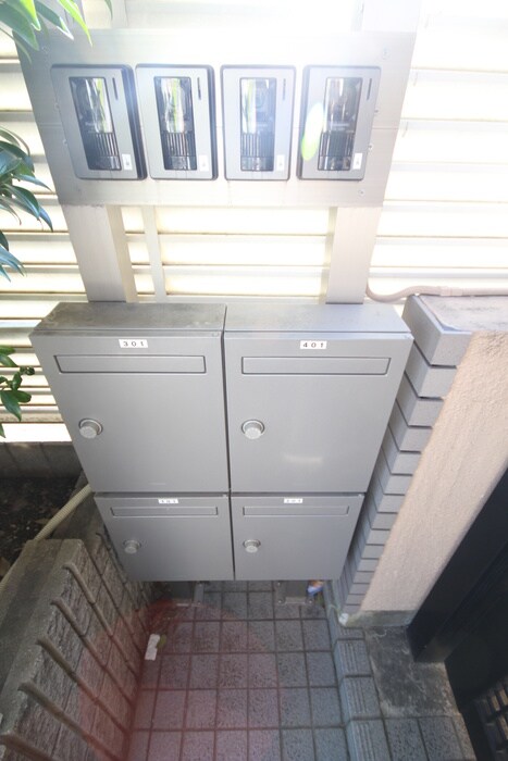 物件外観写真5　(エントランス部分)