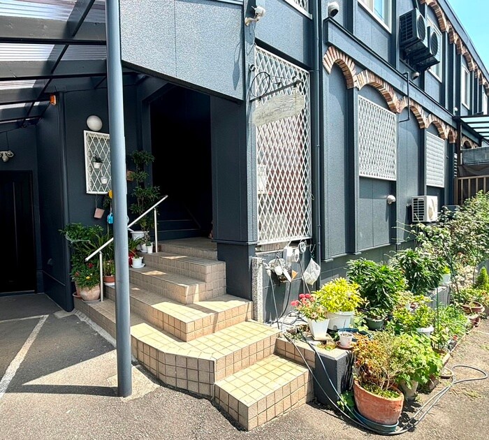 物件外観写真3　(エントランス部分)