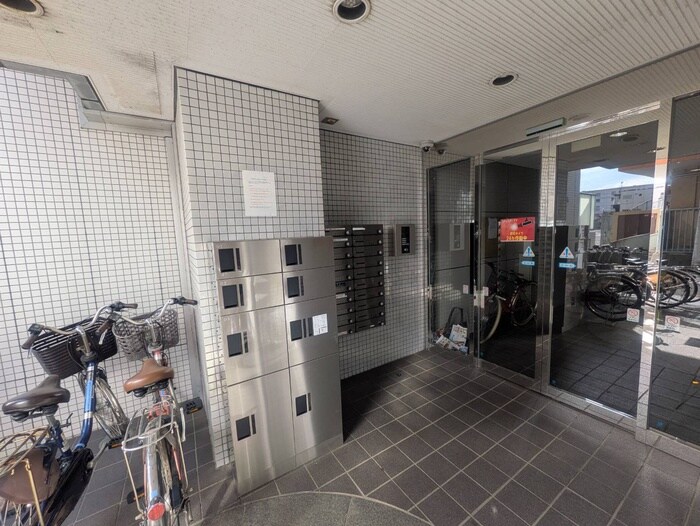 物件外観写真6　(エントランス部分)