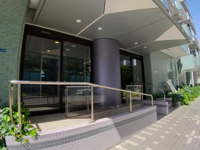 物件外観写真5　(エントランス部分)