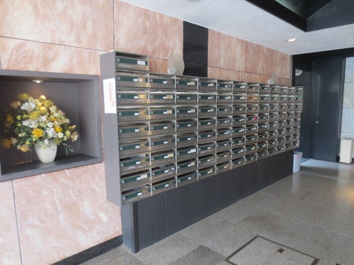 物件外観写真5　(エントランス部分)