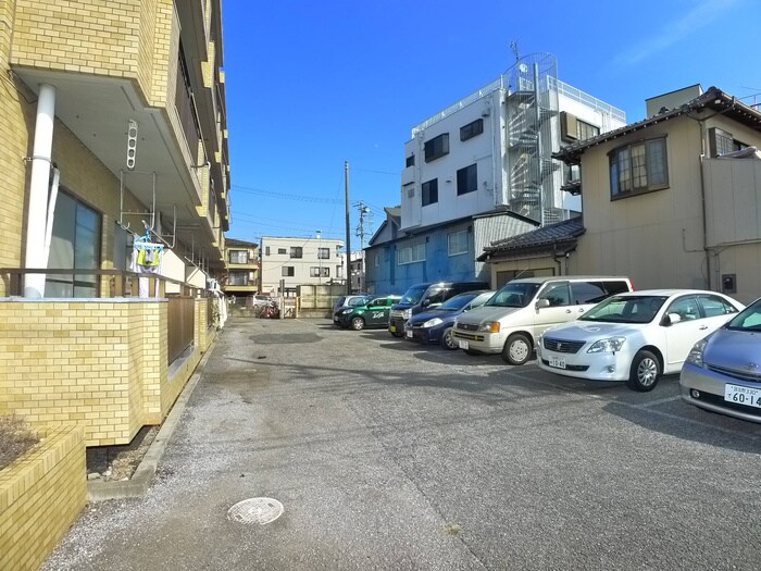 物件外観写真3　(駐車場)